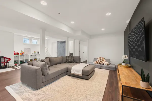 $1,250,000 | 903 North Vail Avenue, Arlington Heights, IL 60004