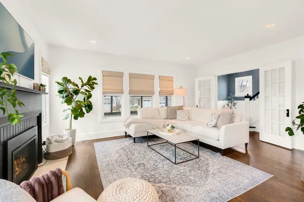 $1,250,000 | 903 North Vail Avenue, Arlington Heights, IL 60004