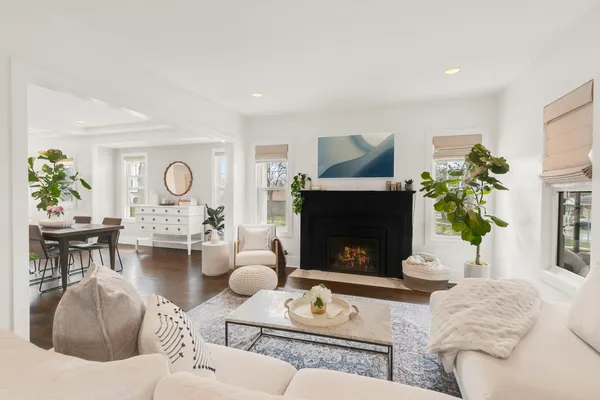 $1,250,000 | 903 North Vail Avenue, Arlington Heights, IL 60004
