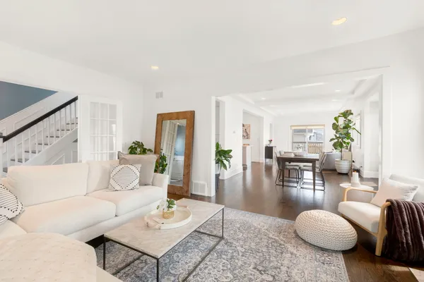 $1,250,000 | 903 North Vail Avenue, Arlington Heights, IL 60004