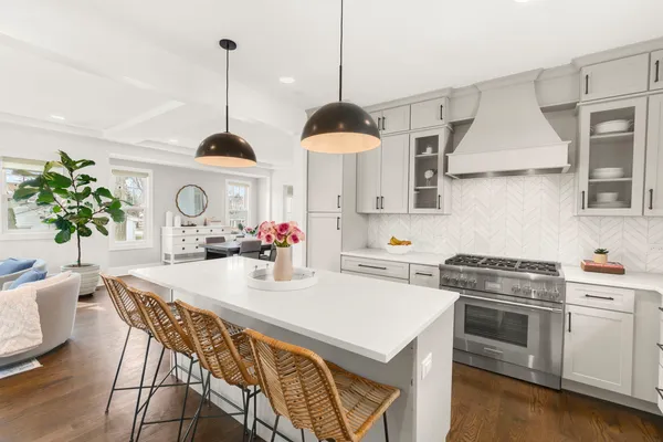 $1,250,000 | 903 North Vail Avenue, Arlington Heights, IL 60004