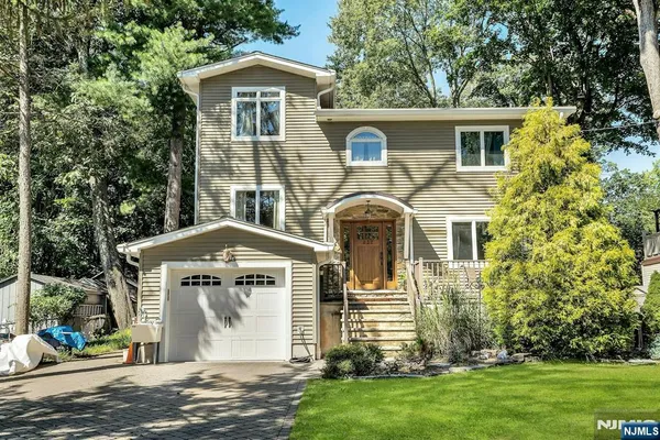 $1,075,000 | 237 Cedar Lane, River Vale, NJ 07675