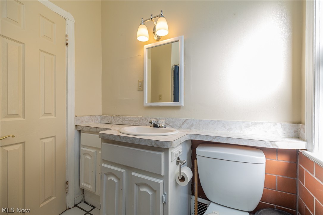 825 South Green Road Cleveland, OH 44121 - Photo 14 of 35