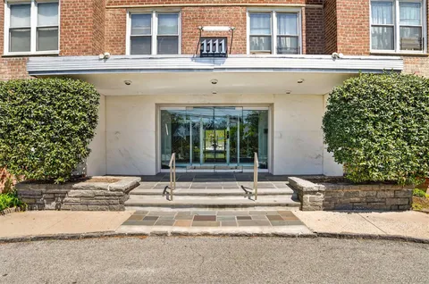 $169,000 | 1111 Midland Avenue, Unit 1B, Bronxville, NY 10708