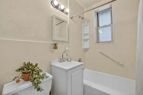 $169,000 | 1111 Midland Avenue, Unit 1B, Bronxville, NY 10708