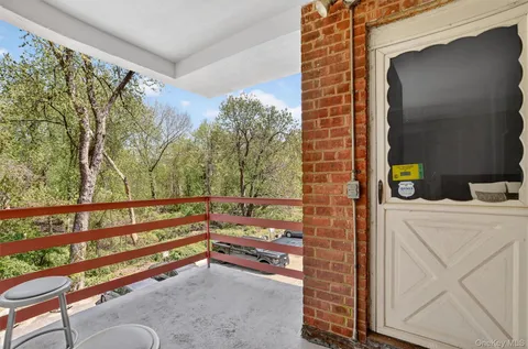 $169,000 | 1111 Midland Avenue, Unit 1B, Bronxville, NY 10708