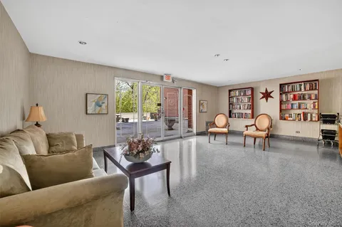 $169,000 | 1111 Midland Avenue, Unit 1B, Bronxville, NY 10708