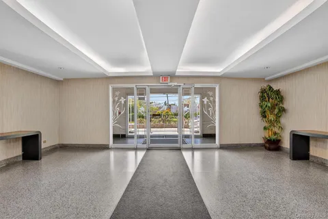 $169,000 | 1111 Midland Avenue, Unit 1B, Bronxville, NY 10708
