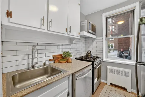 $169,000 | 1111 Midland Avenue, Unit 1B, Bronxville, NY 10708