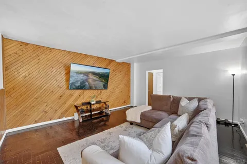 $169,000 | 1111 Midland Avenue, Unit 1B, Bronxville, NY 10708