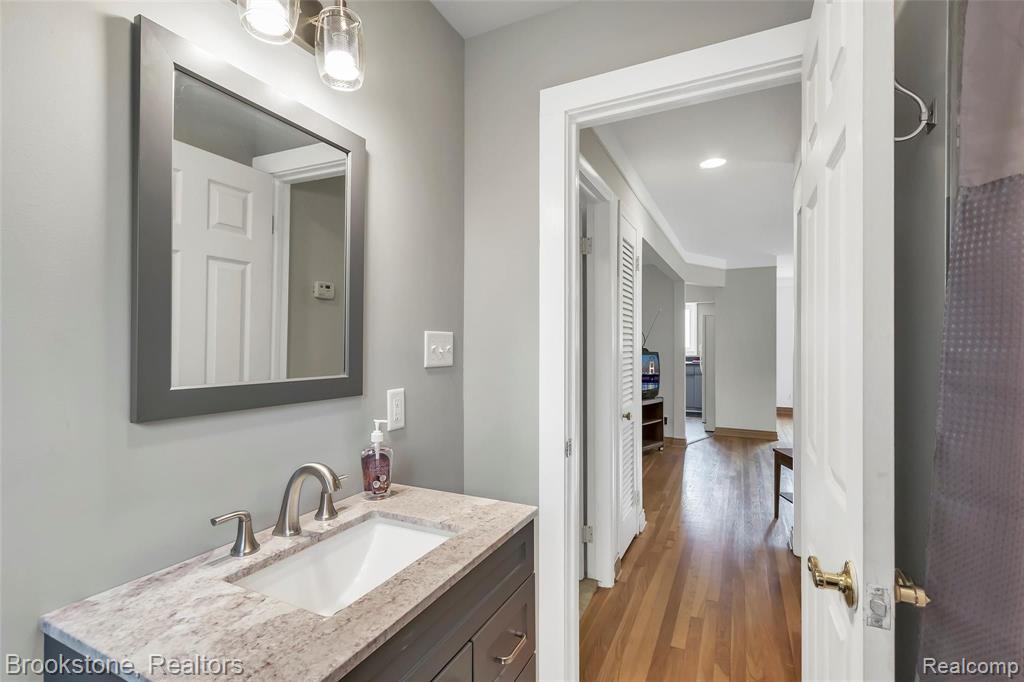 392 Winry Drive Rochester Hills, MI 48307 - Photo 19 of 35
