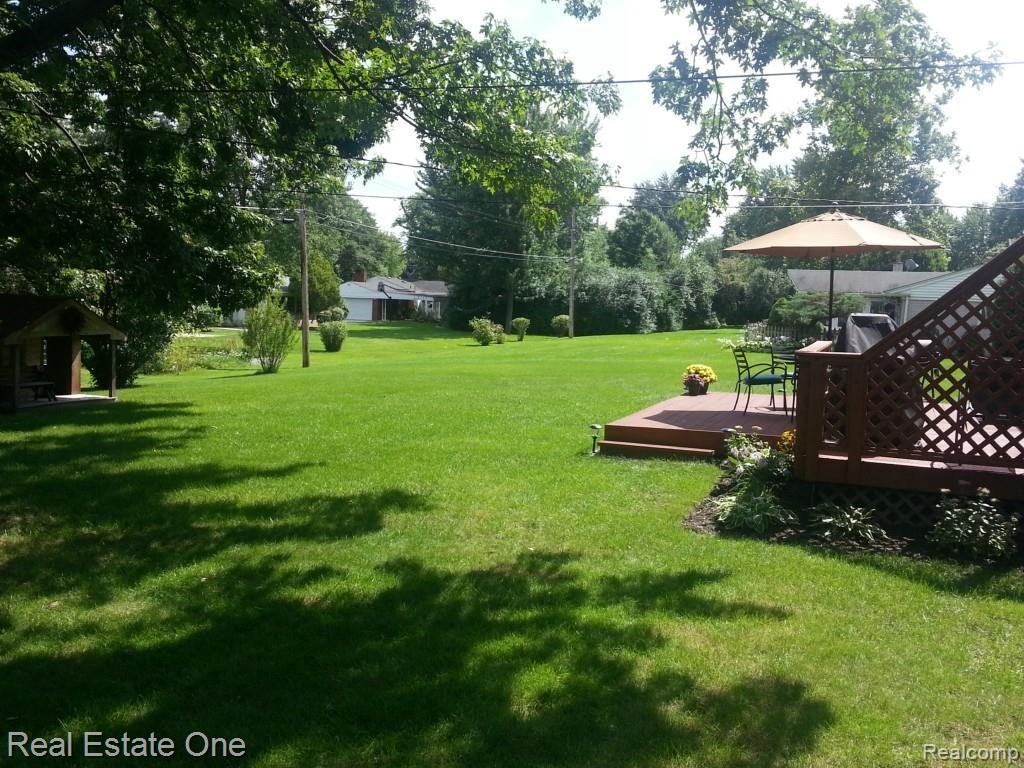 28198 Hawberry Road Farmington, MI 48331 - Photo 21 of 23 Backyard