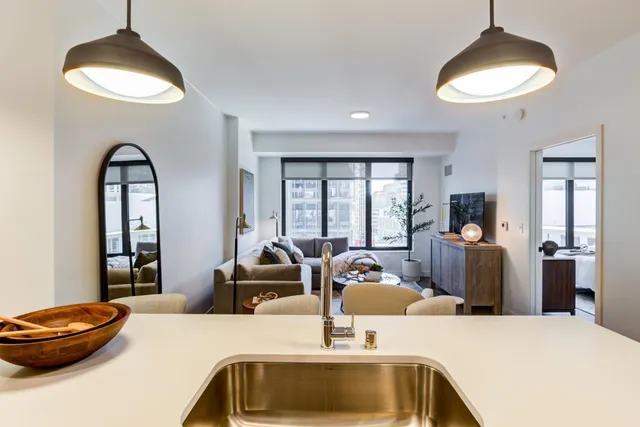 $1,701 | 270 Hennepin Avenue, Unit 1019, Minneapolis, MN 55401