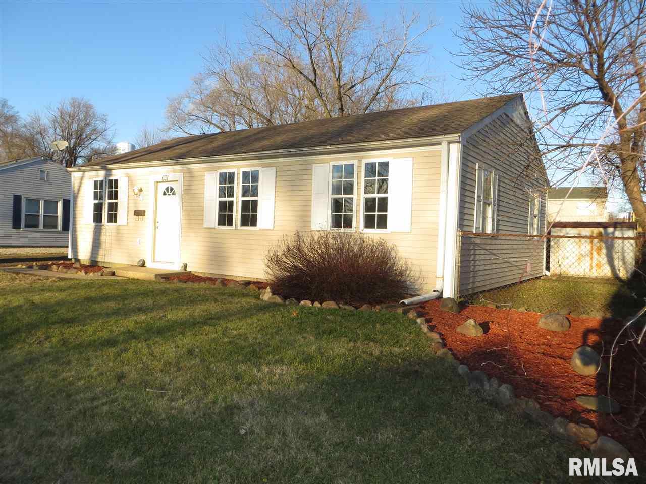 631 Sangamon Road Marquette Heights, IL 61554 - Photo 2 of 22 Gallery Image 2
