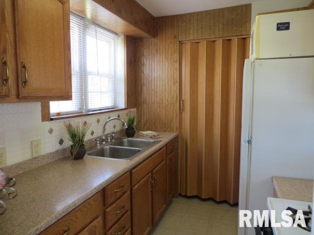 631 Sangamon Road Marquette Heights, IL 61554 - Photo 10 of 22 Gallery Image 10
