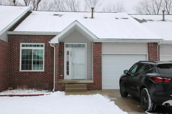 $258,900 | 1207 East Oak Drive, Fenton, MI 48430