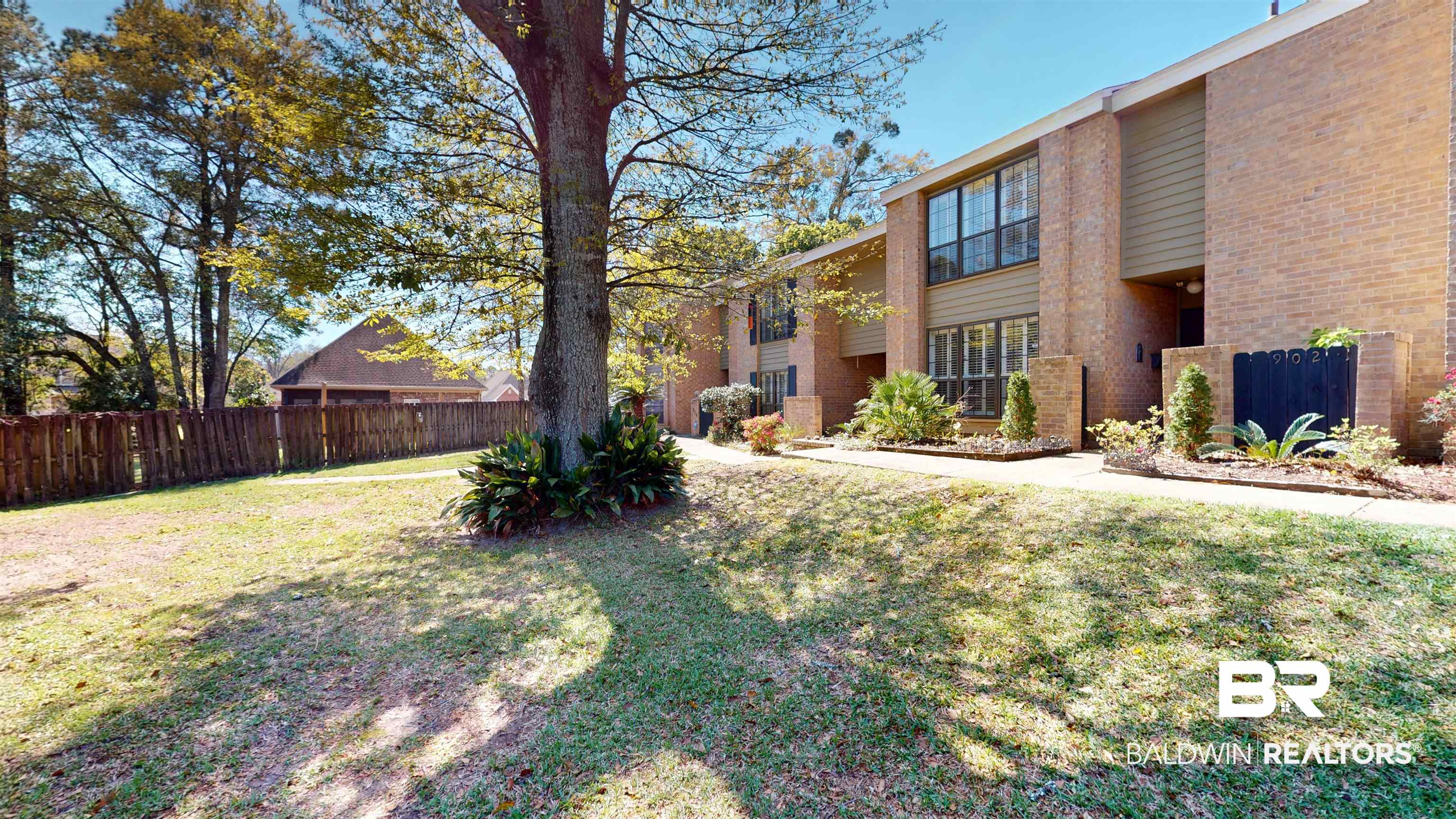 2901 Grant Street, Unit 902 Mobile, AL 36606 - Photo 25 of 35 View of yard
