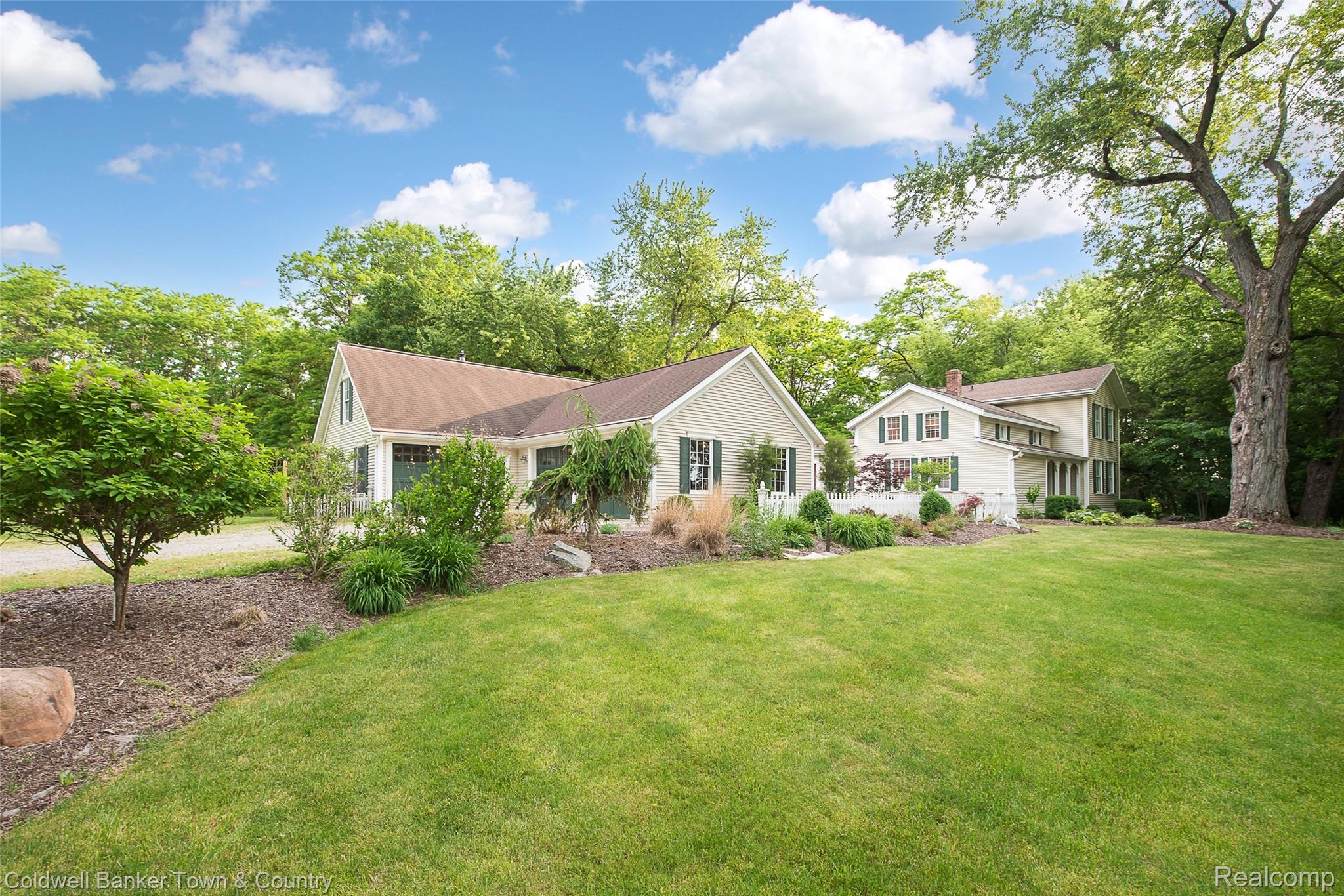 10196 Faussett Road Fenton, MI 48430 - Photo 4 of 75 DSC_16.jpg
