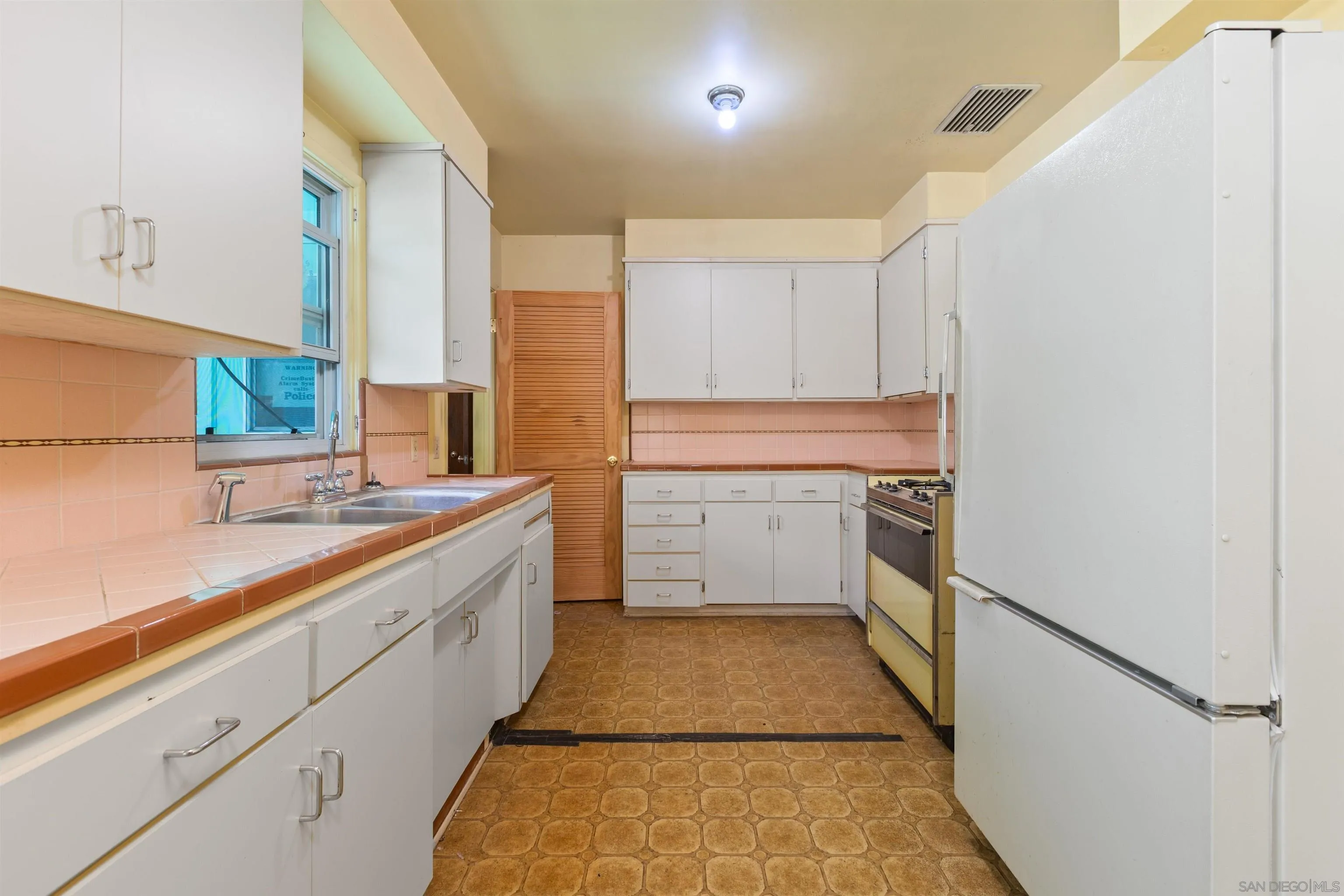 2439 Patterson Road Escondido, CA 92027 - Photo 23 of 36