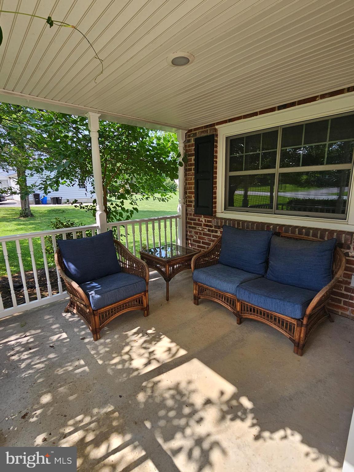 86 Glendale Road Exton, PA 19341 - Photo 3 of 38 Other side of the front porch