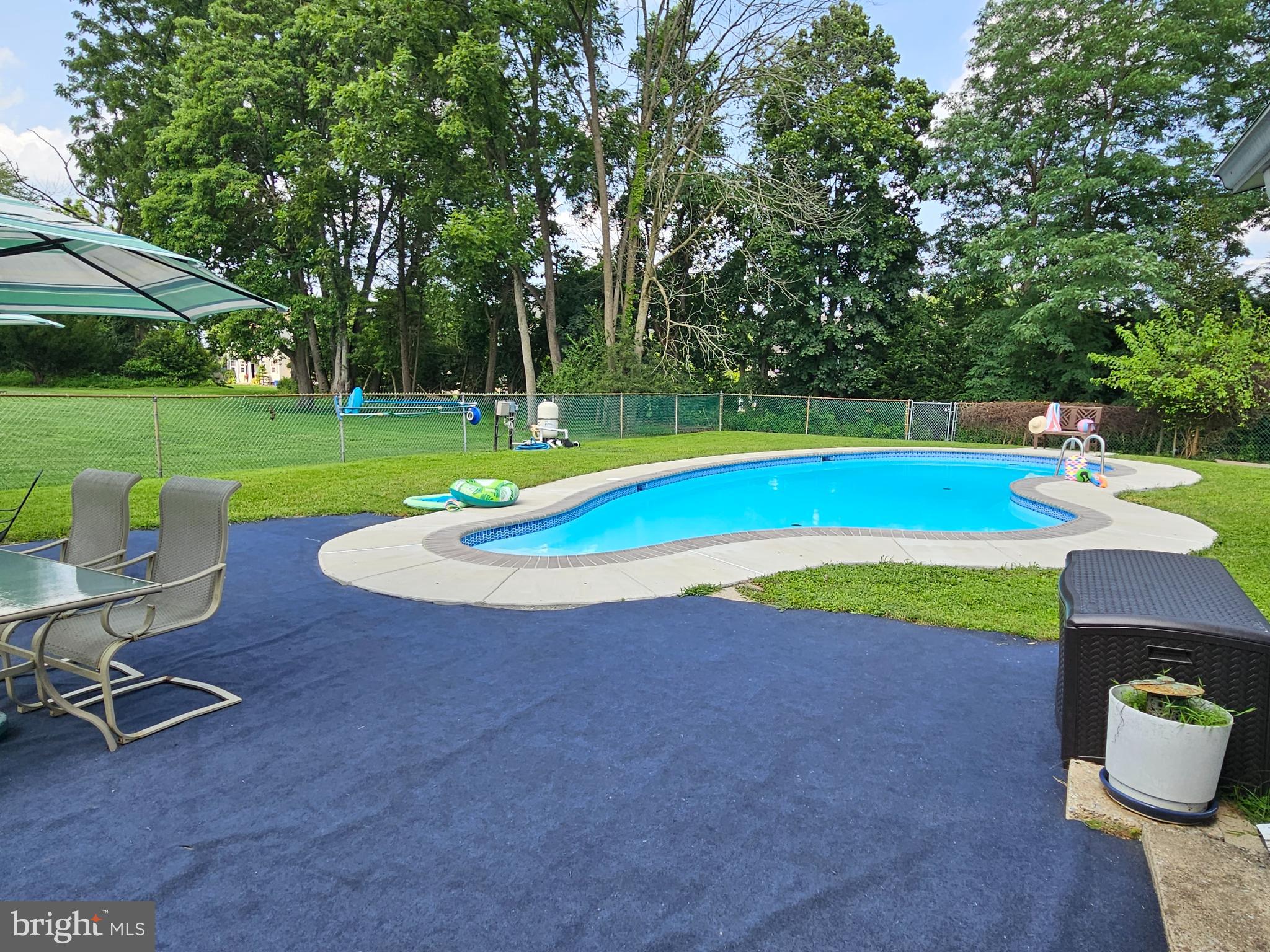 86 Glendale Road Exton, PA 19341 - Photo 33 of 38 Pool side