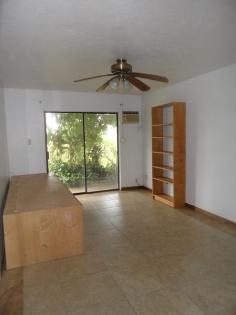 120 Peahi Road Haiku, HI 96708 - Photo 14 of 26 an empty room with windows and ceiling fan