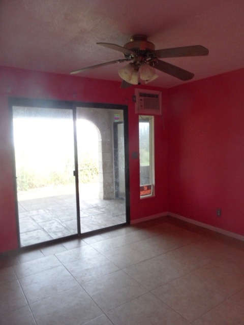 120 Peahi Road Haiku, HI 96708 - Photo 18 of 26 a view of a livingroom with a ceiling fan and window