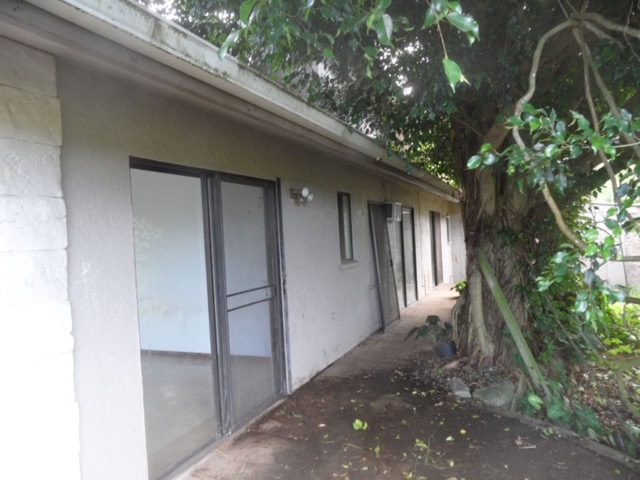 120 Peahi Road Haiku, HI 96708 - Photo 2 of 26 a view of a house with a tree