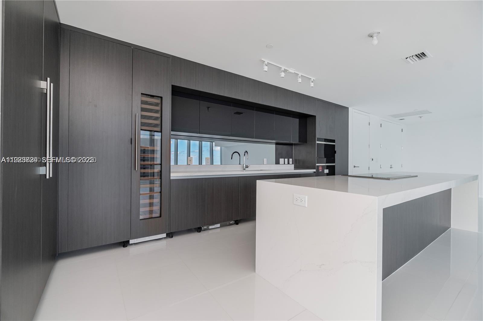 851 Northeast 1st Avenue, Unit 4911 Miami, FL 33132 - Photo 5 of 64