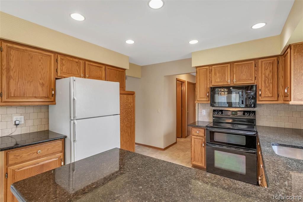 1605 Crestline Lane Rochester Hills, MI 48307 - Photo 15 of 43
