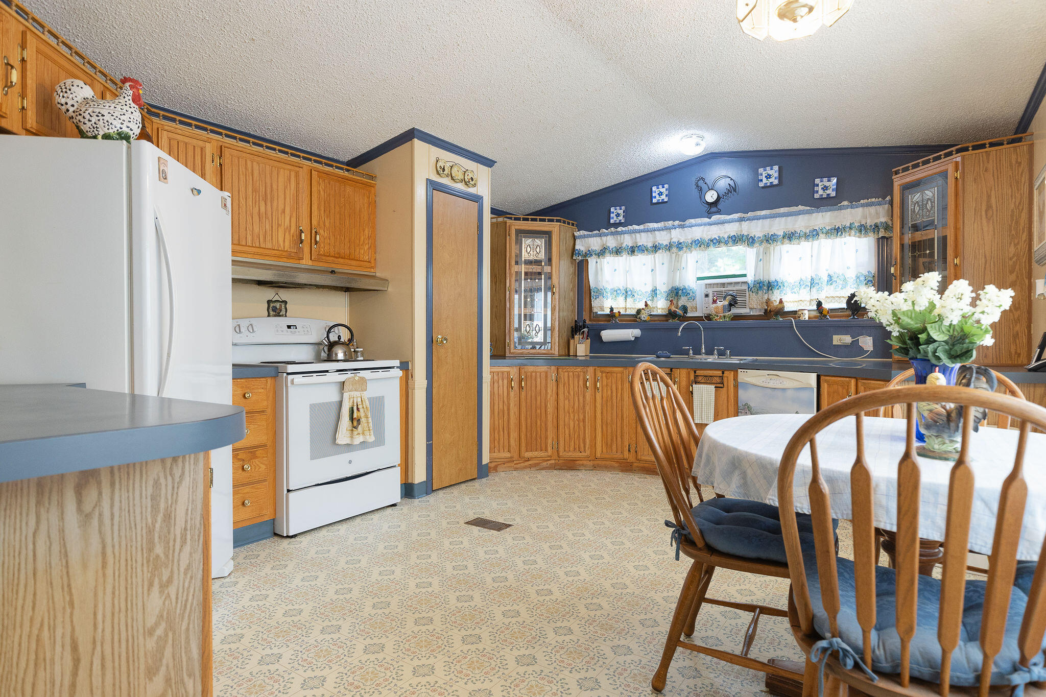 17 Linscott Road Sanford, ME 04073 - Photo 4 of 26 4S9A6772