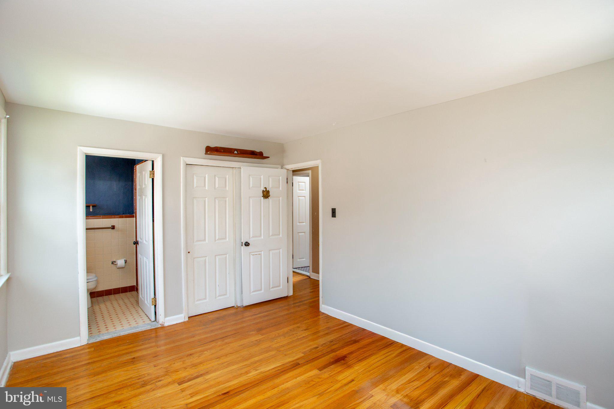 540 Wanamaker Road Jenkintown, PA 19046 - Photo 17 of 40 Bright and airy space with potential.