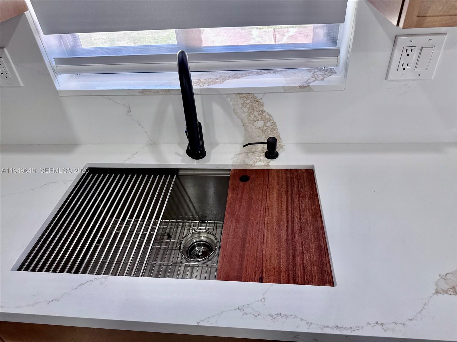 15235 Southwest 108th Court Miami, FL 33157 - Photo 13 of 25 a close view of kitchen