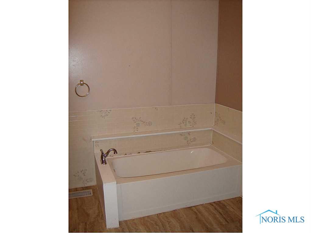 7850 Custar Road Custar, OH 43511 - Photo 14 of 16 Master Bath/Spa.