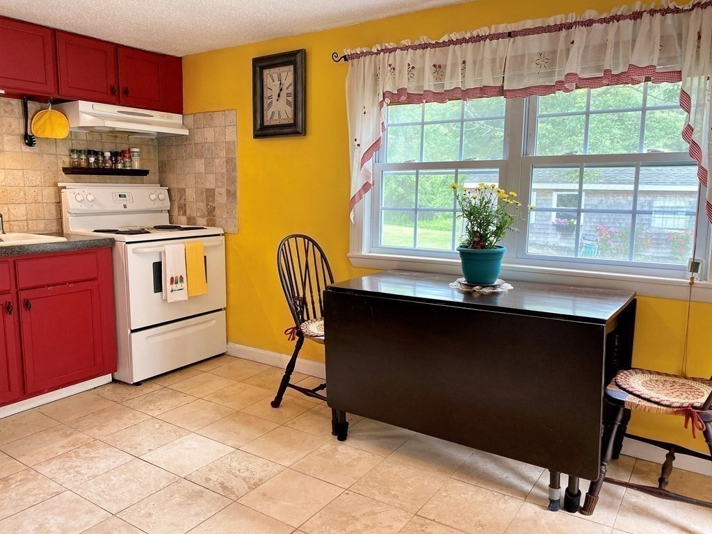 360 Old County Road Westport, MA 02790 - Photo 3 of 21 Gallery Image 3