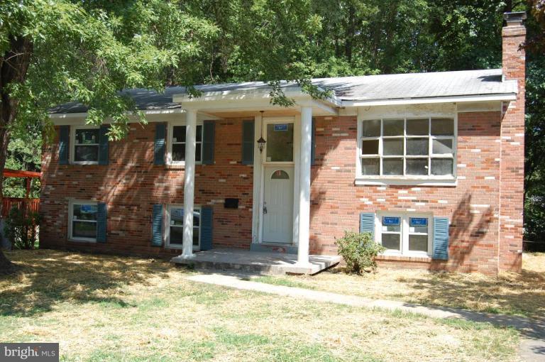 13815 Gilbert Road Woodbridge, VA 22193 - Photo 1 of 17 Exterior (Main)