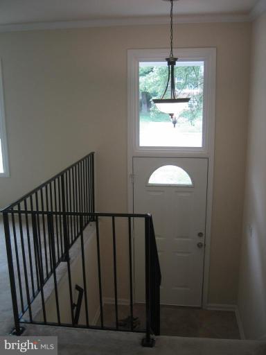 13815 Gilbert Road Woodbridge, VA 22193 - Photo 10 of 17 Entrance / Foyer