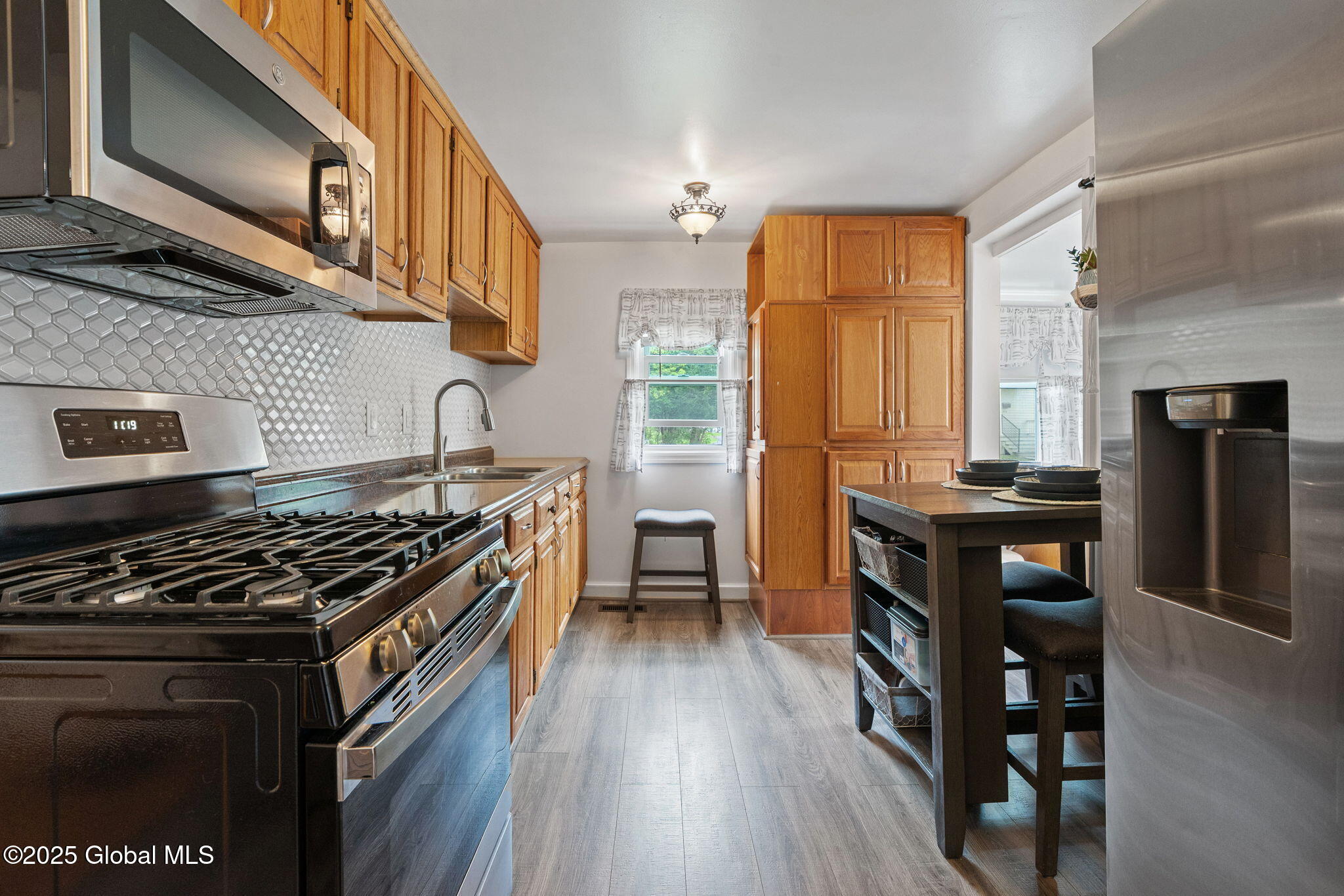 1841 Lenox Road Schenectady, NY 12308 - Photo 9 of 22 8-web-or-mls-1841-lenox-rd