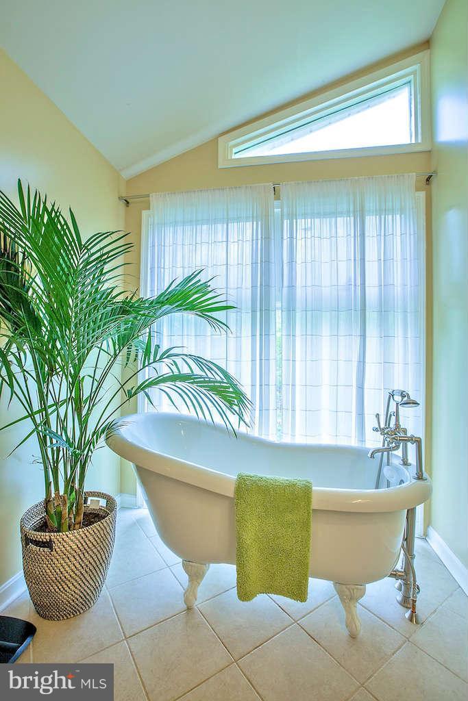 6508 Shamrock Road Manassas, VA 20112 - Photo 22 of 30 Bath (Master)