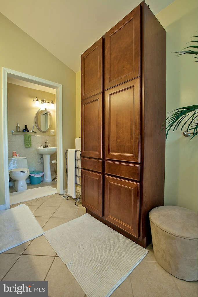 6508 Shamrock Road Manassas, VA 20112 - Photo 23 of 30 Bath (Master)