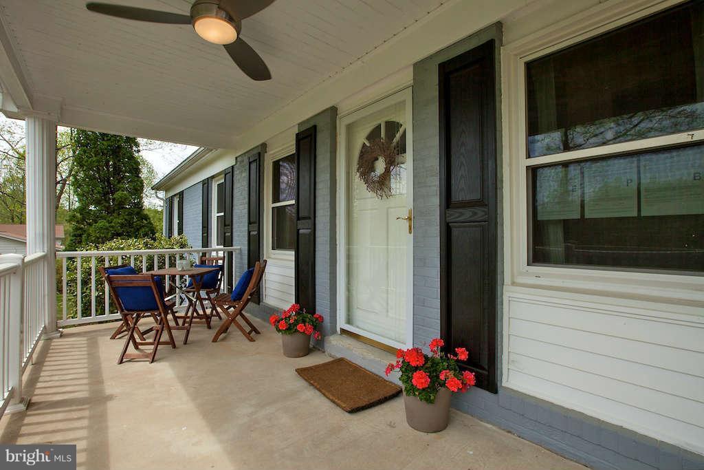 6508 Shamrock Road Manassas, VA 20112 - Photo 4 of 30 Exterior (Front)
