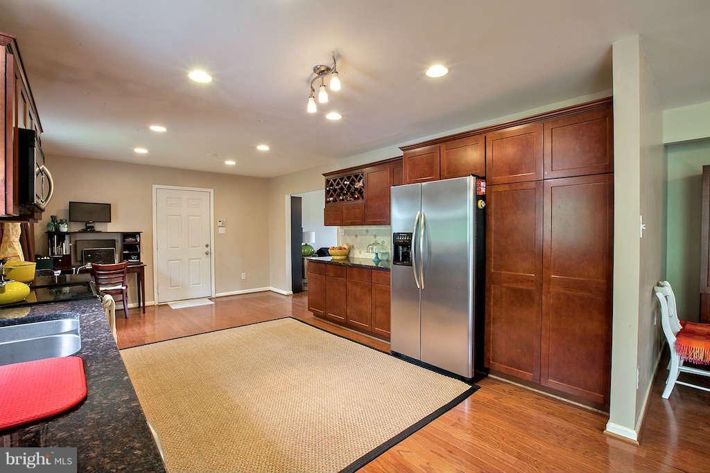 6508 Shamrock Road Manassas, VA 20112 - Photo 8 of 30 Kitchen