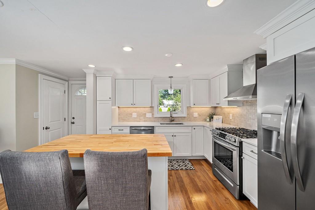 119 Ledgewood Road Dedham, MA 02026 - Photo 3 of 19 Gallery Image 3