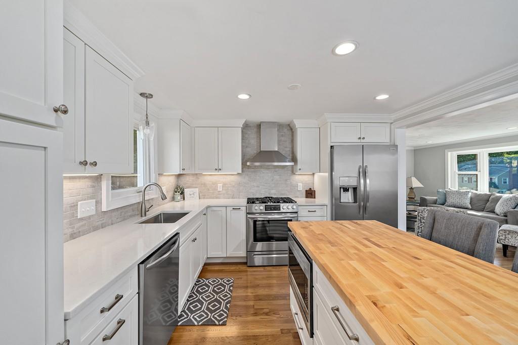 119 Ledgewood Road Dedham, MA 02026 - Photo 4 of 19 Gallery Image 4