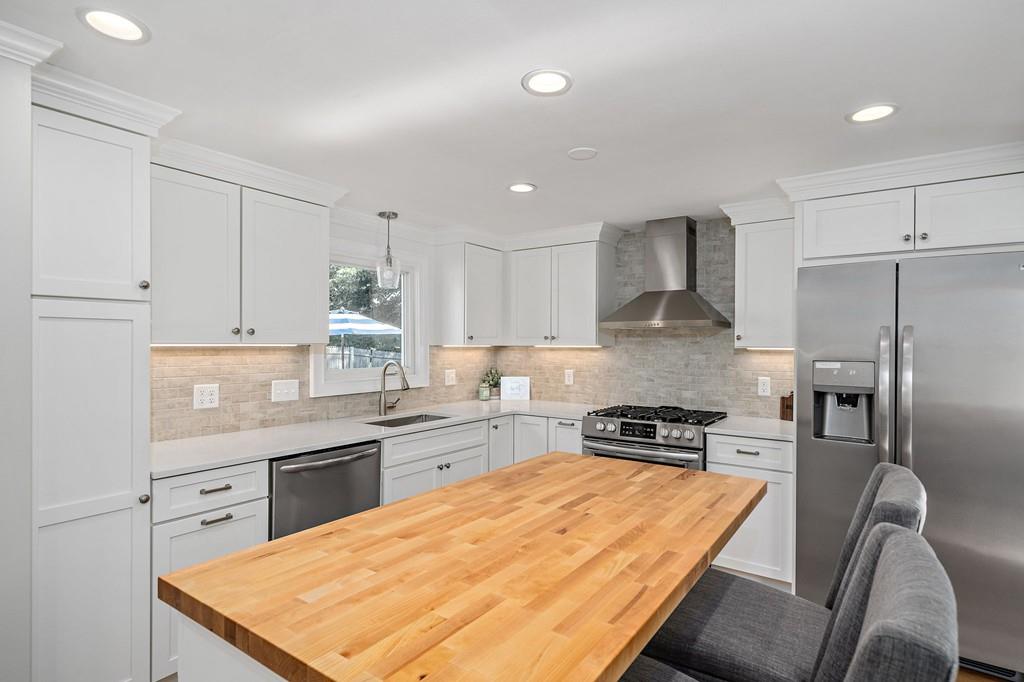 119 Ledgewood Road Dedham, MA 02026 - Photo 5 of 19 Gallery Image 5
