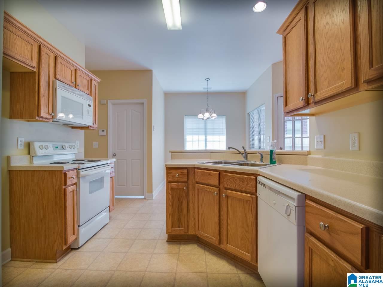 805 Daventry Lane Calera, AL 35040 - Photo 4 of 19