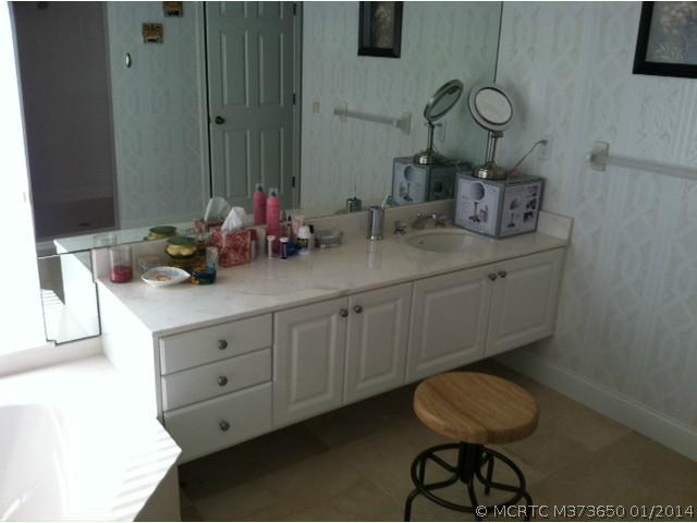 1169 Southwest Dyer Point Road Palm City, FL 34990 - Photo 6 of 11 Master Bath/Spa.