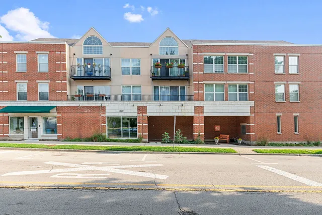 $379,000 | 1800 Dewes Street, Unit 202, Glenview, IL 60025