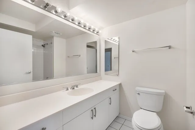 $379,000 | 1800 Dewes Street, Unit 202, Glenview, IL 60025