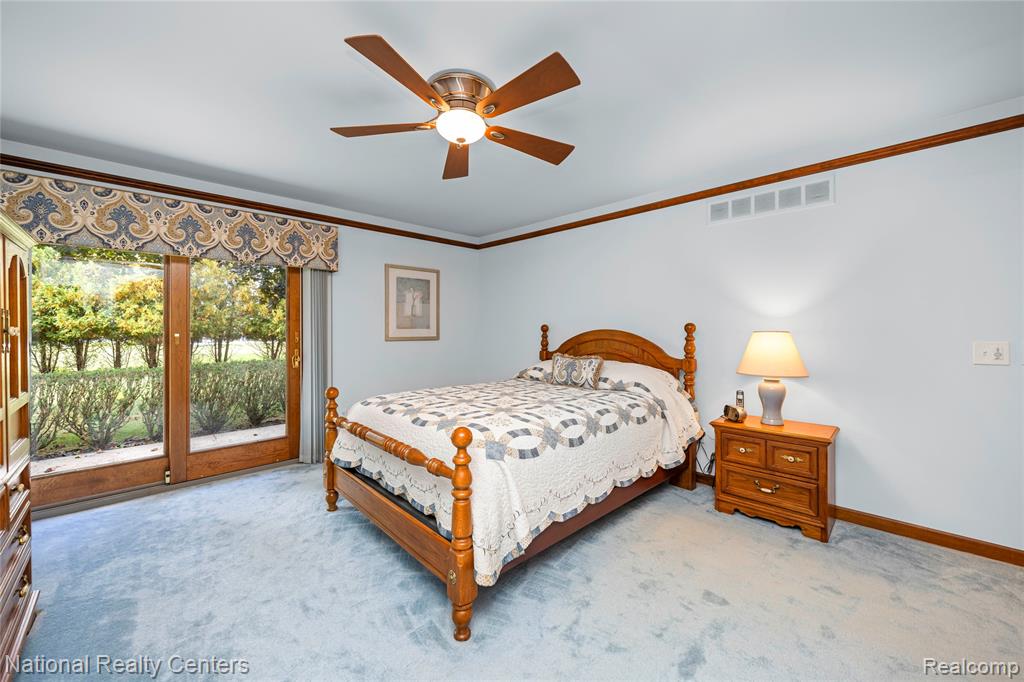 26131 Pleasant Valley Road Farmington Hills, MI 48331 - Photo 29 of 61